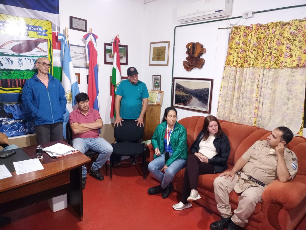 Intensifican la atención sanitaria a evacuados de El Soberbio por la crecida del río Uruguay imagen-4