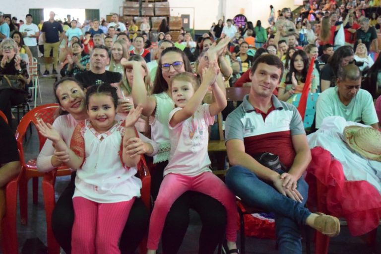 Gurises Felices se sumó al colorido cierre de la Fiesta de las Raíces en Jardín América  imagen-42