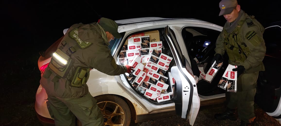 Operativo cerrojo: Secuestran cigarrillos ilegales y mantienen un enfrentamiento armado con un vehículo "puntero" imagen-1