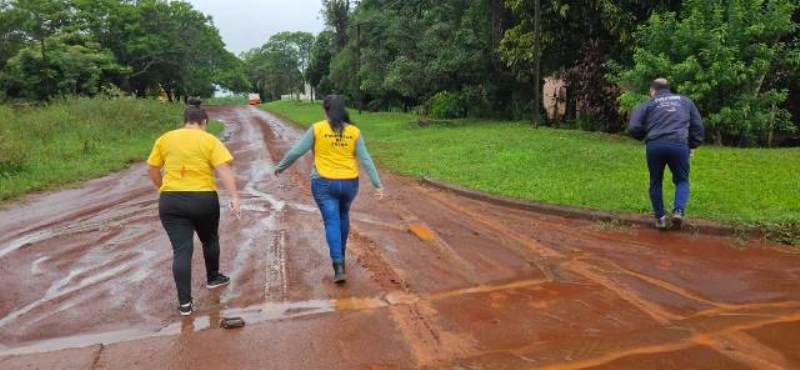Salud Pública continúa con la asistencia a familias afectadas por las lluvias que se registran en Misiones imagen-12