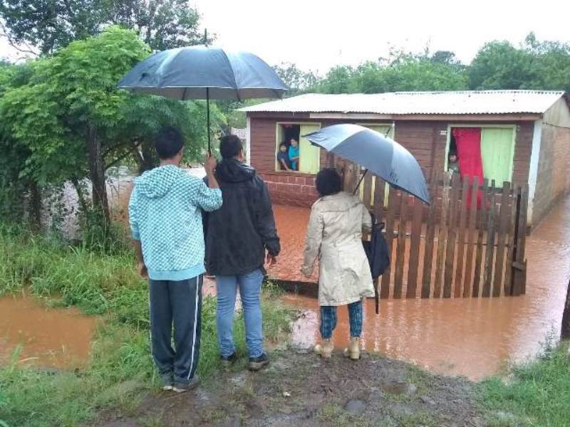Salud Pública continúa con la asistencia a familias afectadas por las lluvias que se registran en Misiones imagen-2