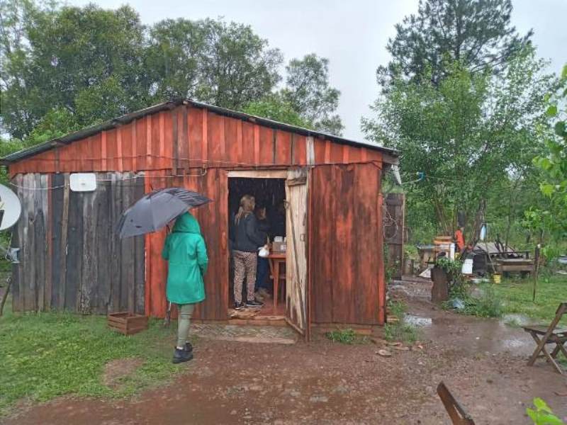 Salud Pública continúa con la asistencia a familias afectadas por las lluvias que se registran en Misiones imagen-10