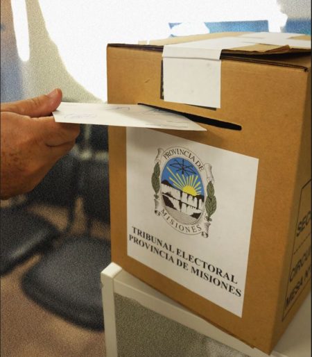 Los centros de votación se abren para que el país elija, una vez más, a sus gobernantes imagen-9