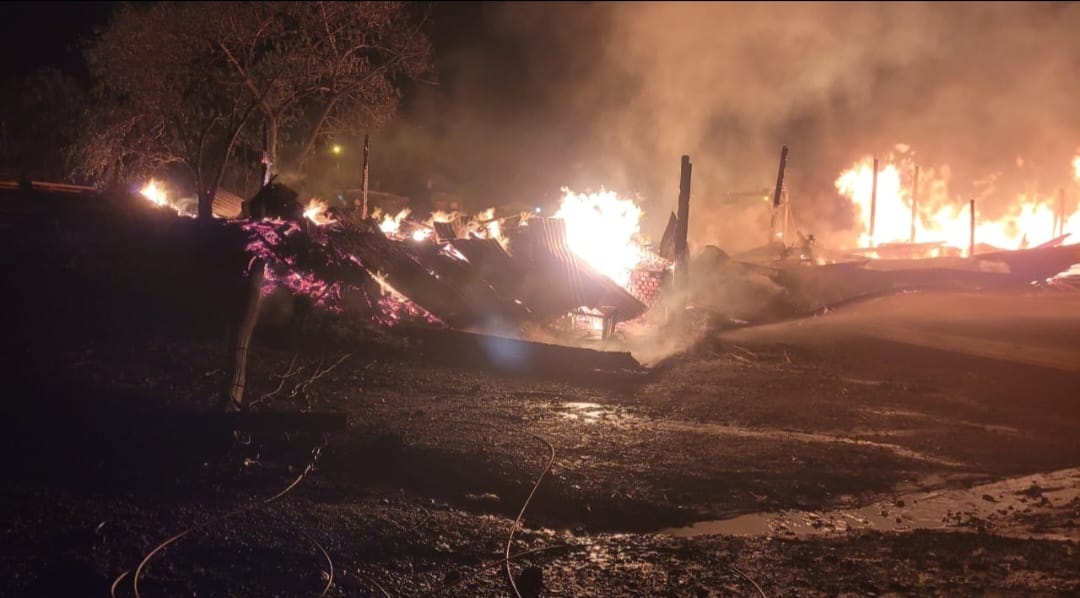Incendio destruyó un aserradero en Oberá imagen-1