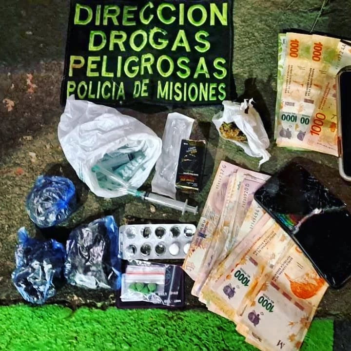 Detuvieron a una narco-pareja en una plaza de Posadas: secuestraron marihuana, éxtasis, jeringas con aguja y dinero imagen-6