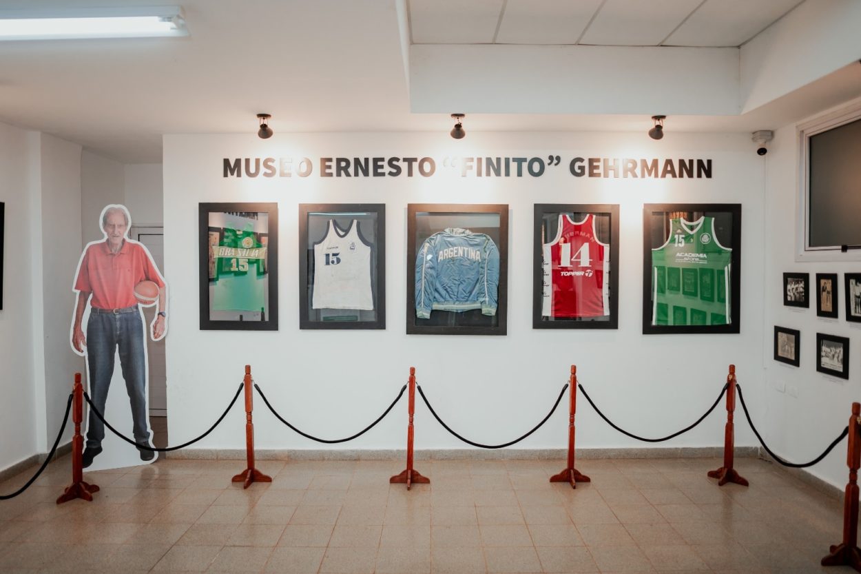 Básquet: emotivo y merecido homenaje a Ernesto "Finito" Gerhmann imagen-2