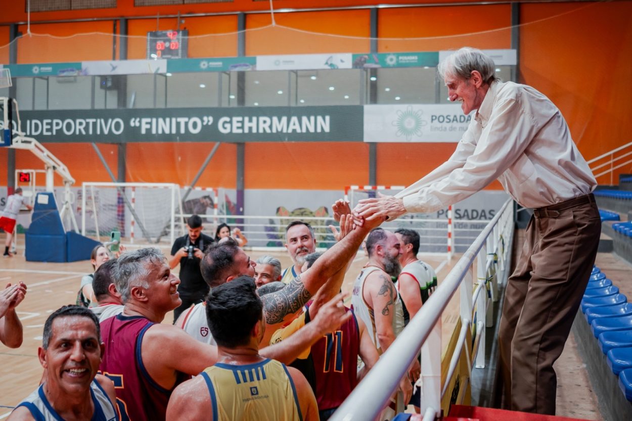 Básquet: emotivo y merecido homenaje a Ernesto "Finito" Gerhmann imagen-4