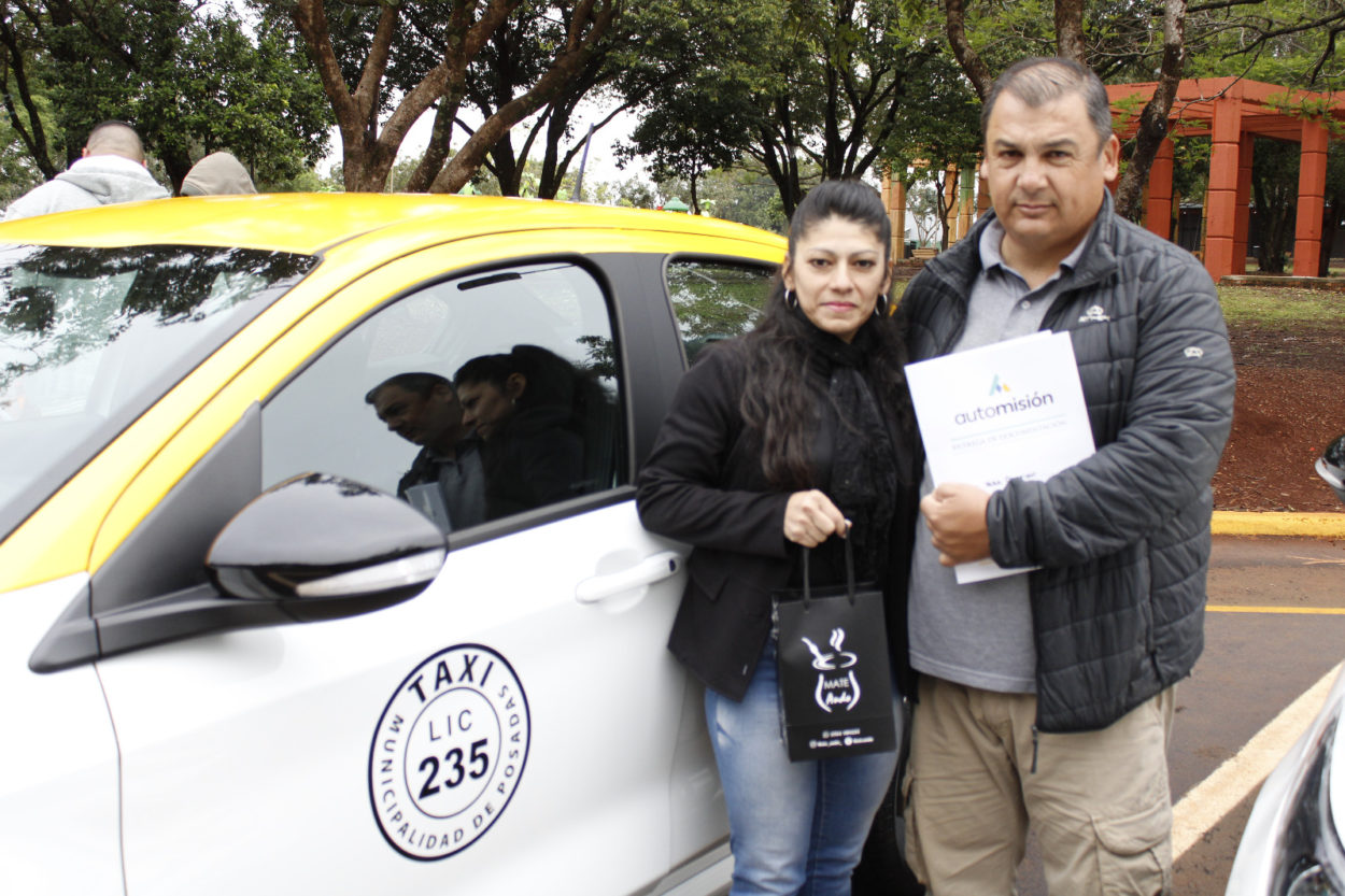 “Ahora Taxis”: seis nuevos trabajadores cuentan con unidades 0 Km en Posadas imagen-4