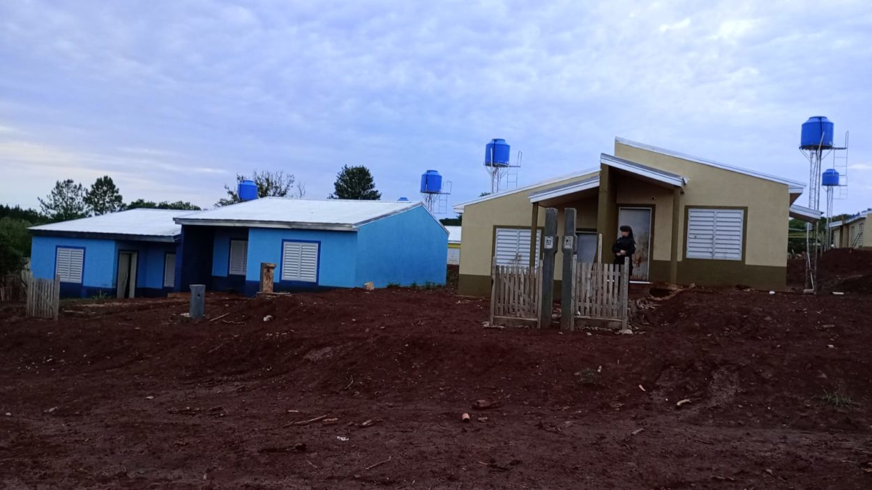 Oberá: más de 20 familias intentaron usurpar viviendas del barrio Nuevo Asentamiento del Iprodha, en Cien Hectáreas imagen-8