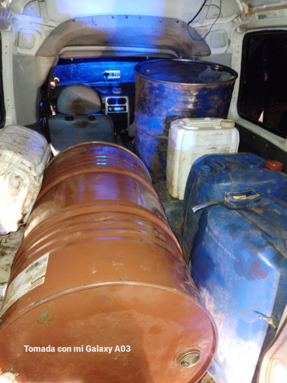 La Policía secuestró más de 2 mil litros de combustible transportados de manera ilegal imagen-2