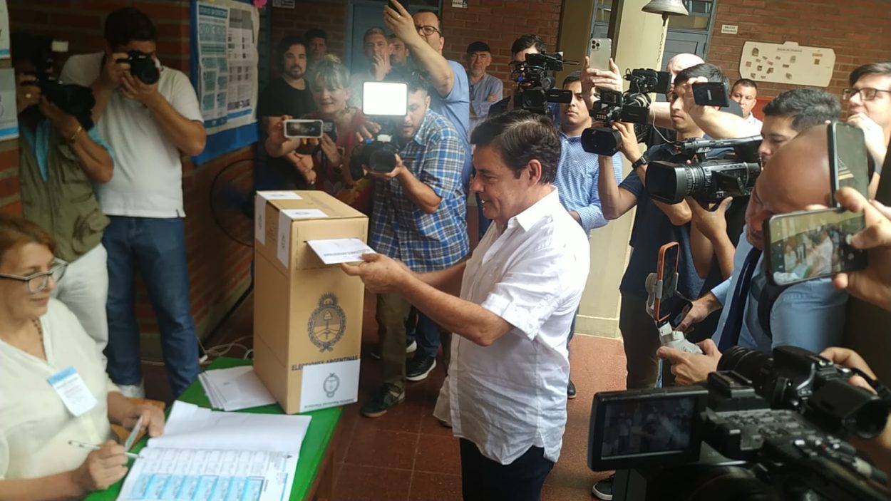 Elecciones 2023: Rovira concurrió a votar en compañía de su hijo Ramiro imagen-2