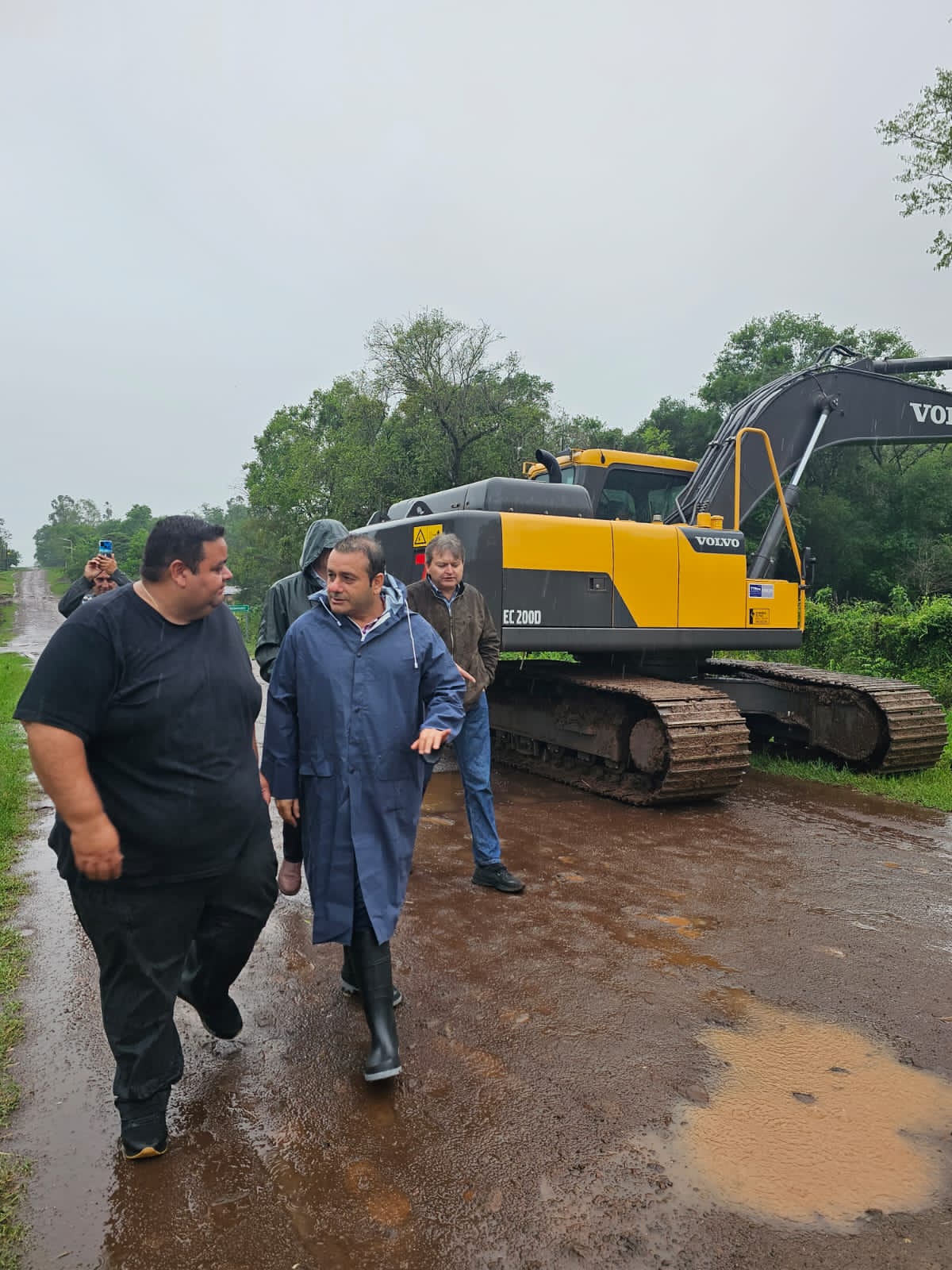 Herrera Ahuad recorre Cerro Corá para supervisar trabajos y asistir a afectados por las lluvias imagen-26