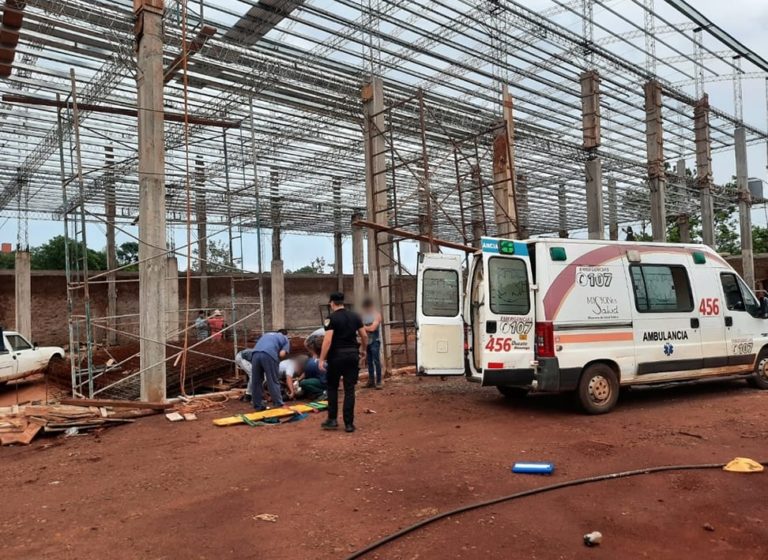 Oberá: continúa internado en grave estado el joven obrero que cayó desde lo alto de una obra en construcción imagen-21