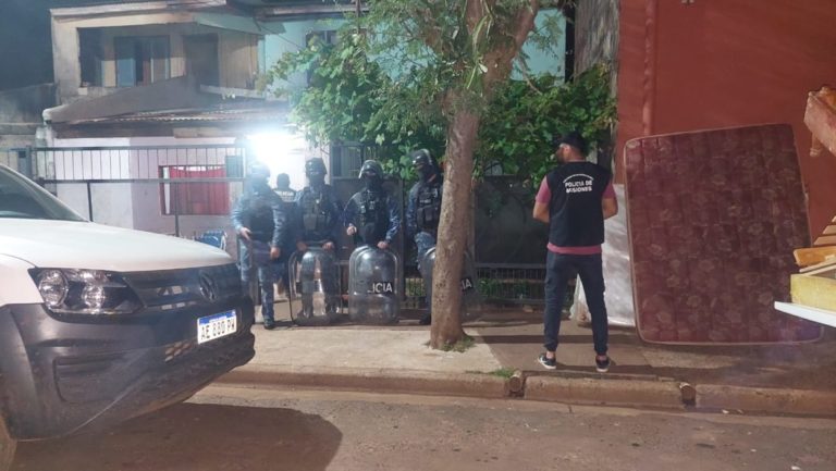 Detuvieron a cinco personas acusadas de robar varios elementos de una casa en Posadas imagen-13