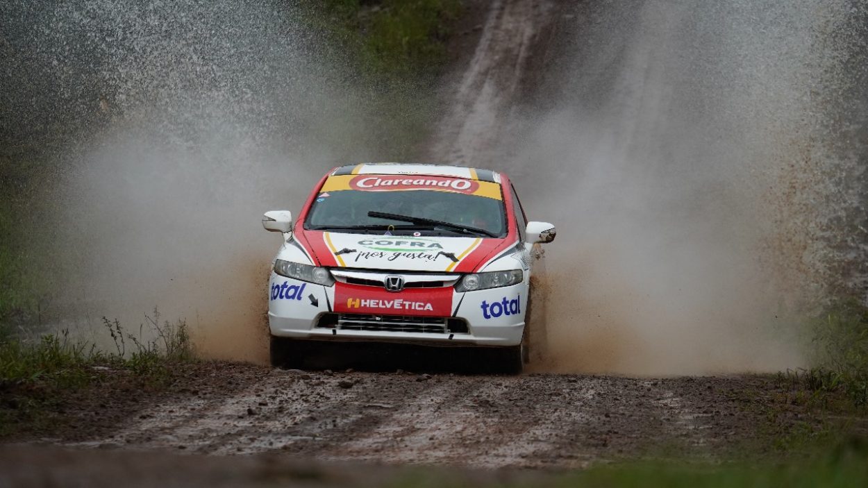 Automovilismo: la dupla Héctor Finke Jr-Marcos Espindola se quedó con el sábado en el Rally de Alem imagen-1