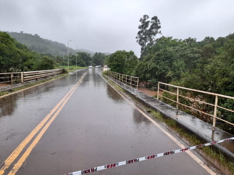 Ruta Provincial N° 17: se interrumpió el tránsito sobre el puente del arroyo Piray Miní imagen-38