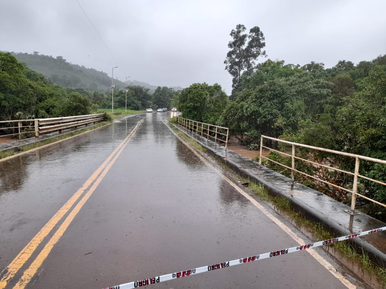 Ruta Provincial N° 17: se interrumpió el tránsito sobre el puente del arroyo Piray Miní imagen-1
