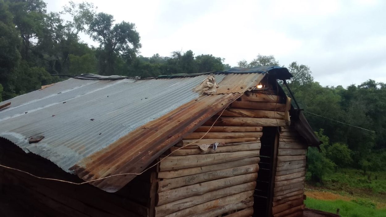 Salud Pública asistió a vecinos afectados por el temporal en las zonas Centro Paraná, Sur y Centro Uruguay imagen-4
