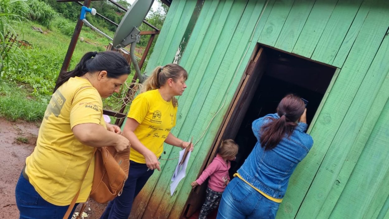 Salud Pública asistió a vecinos afectados por el temporal en las zonas Centro Paraná, Sur y Centro Uruguay imagen-22