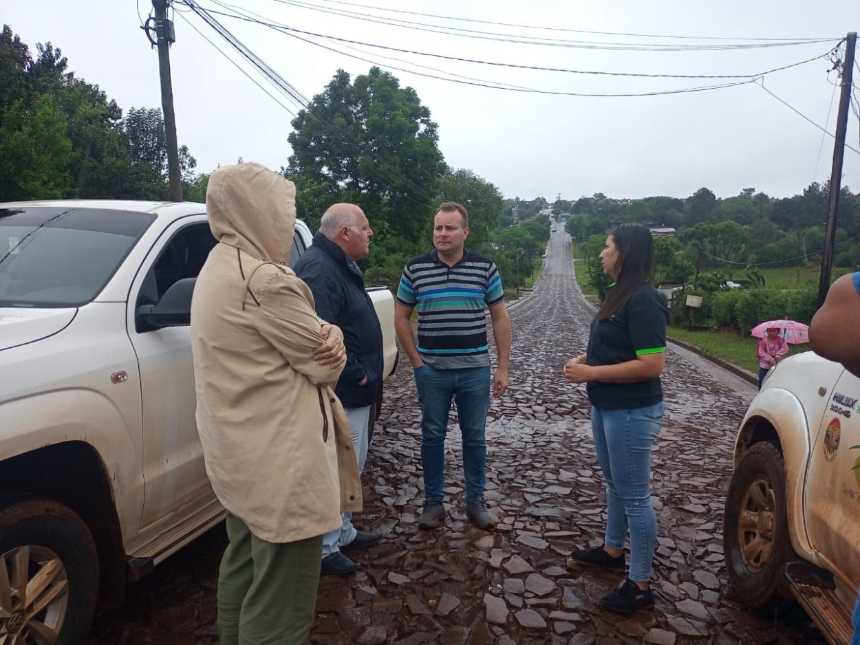 Salud Pública asistió a vecinos afectados por el temporal en las zonas Centro Paraná, Sur y Centro Uruguay imagen-18