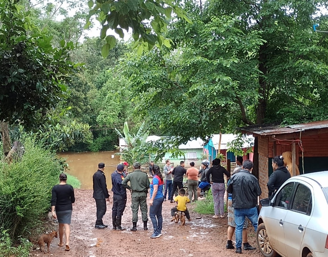 Gendarmería colabora con los afectados por el desborde del río y las intensas precipitaciones imagen-6