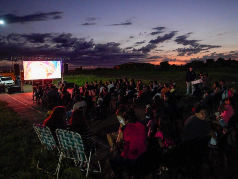 Función de Cine bajo las Estrellas en el barrio 508 viviendas imagen-17