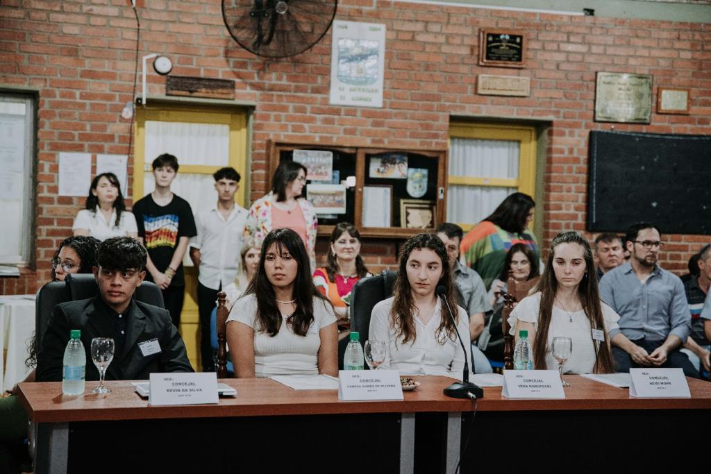 Herrera Ahuad acompañó la tercera edición del Concejo Estudiantil de Cerro Azul, "un ejemplo sólido en las discusiones legislativas" imagen-4