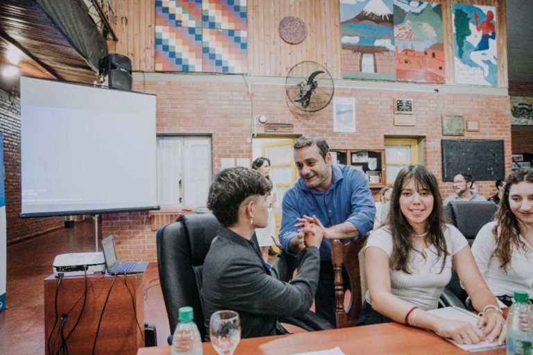 Herrera Ahuad acompañó la tercera edición del Concejo Estudiantil de Cerro Azul, "un ejemplo sólido en las discusiones legislativas" imagen-34