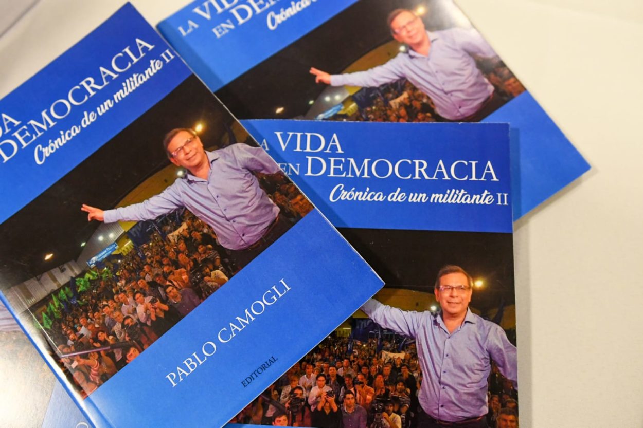 Presentaron el libro "La vida en Democracia. Crónica de un militante II" imagen-4