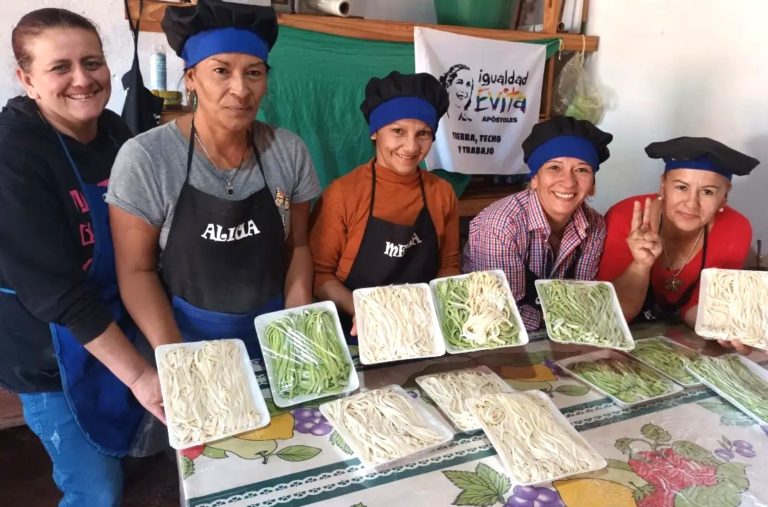 Elaboración de pastas y panificados en manos de mujeres del Movimiento Evita, en barrio de Apóstoles imagen-6