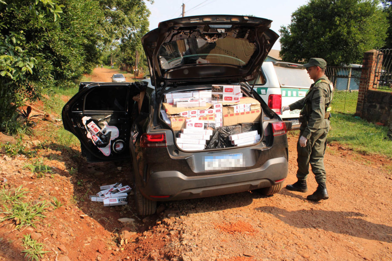 Secuestran 13.430 paquetes de cigarrillos que eran transportados en un vehículo sobre la ruta 14 imagen-2