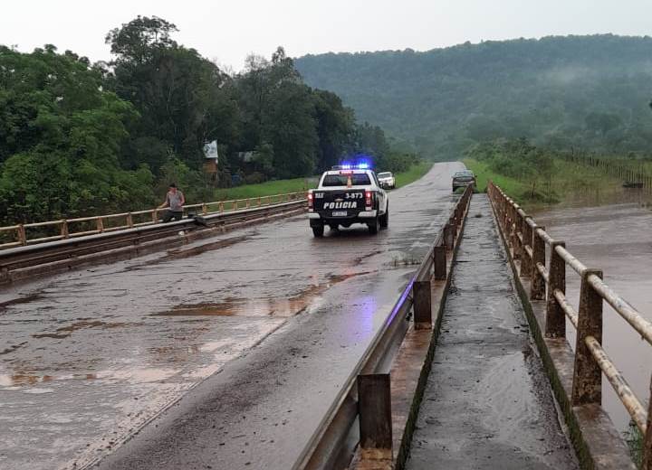 Por las intensas lluvias, se interrumpió preventivamente el uso de algunos puentes en rutas provinciales imagen-1