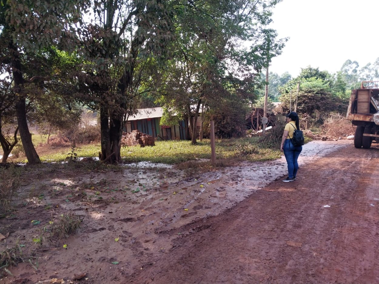 El Soberbio: continúa la asistencia de Salud Pública a las familias afectadas por la crecida del río Uruguay imagen-6