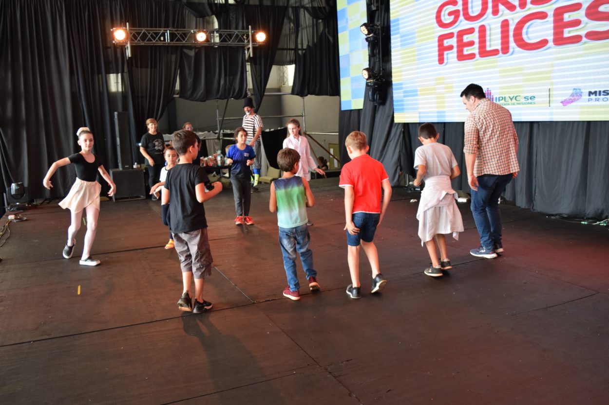 Gurises Felices animó a las infancias y brilló en la Fiesta de la Madera imagen-2