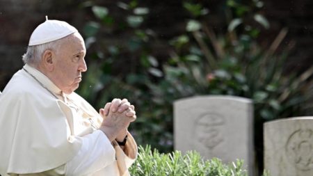 El papa Francisco llamó a Javier Milei para felicitarlo por su triunfo en el balotaje imagen-10
