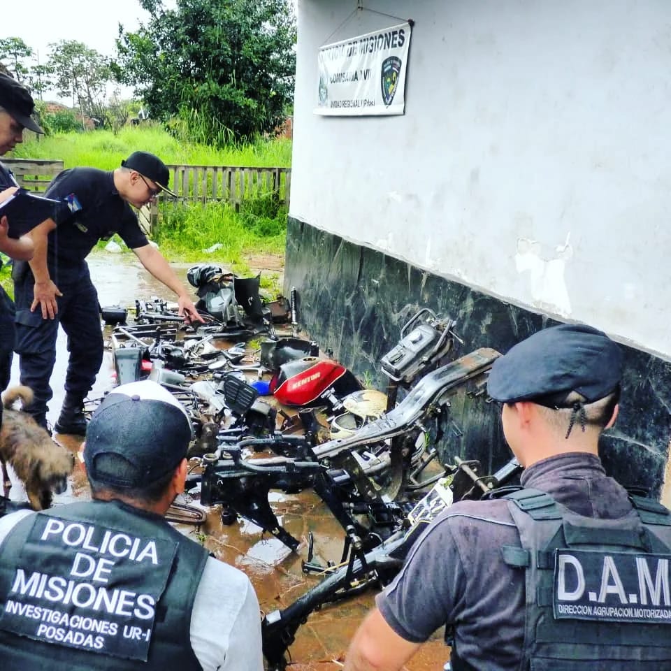 Desmantelaron un desarmadero de motos robadas y atraparon a tres hermanos involucrados imagen-2