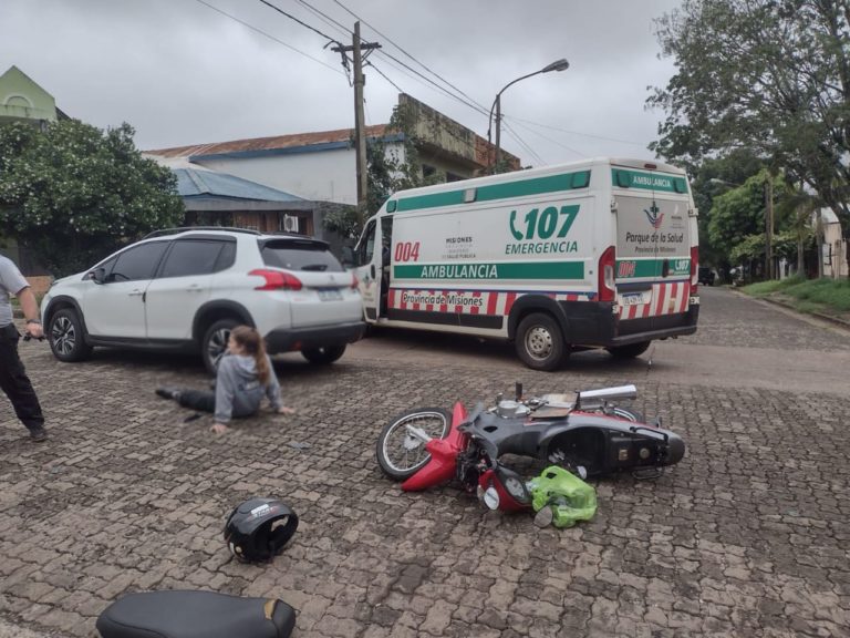 Motociclista lesionada en un choque imagen-24