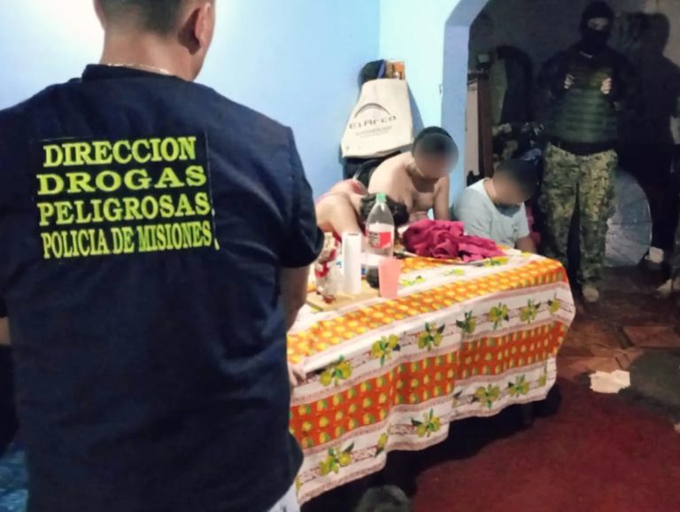 La Policía desarticuló otro punto de venta de drogas en Posadas: 7 personas demoradas imagen-19