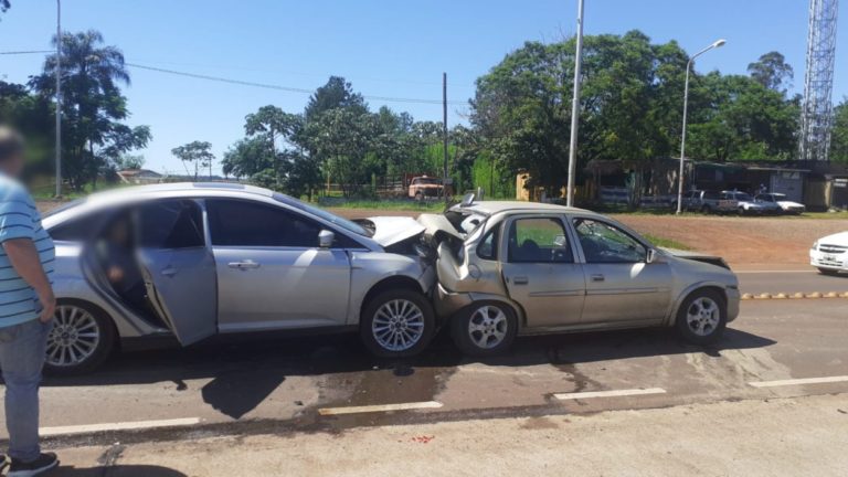 Siniestro vial en avenida Quaranta dejó dos lesionados imagen-27