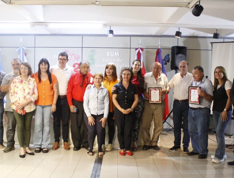 Entrega de placas en reconocimiento a los agentes municipales por sus 25 años de servicio imagen-31