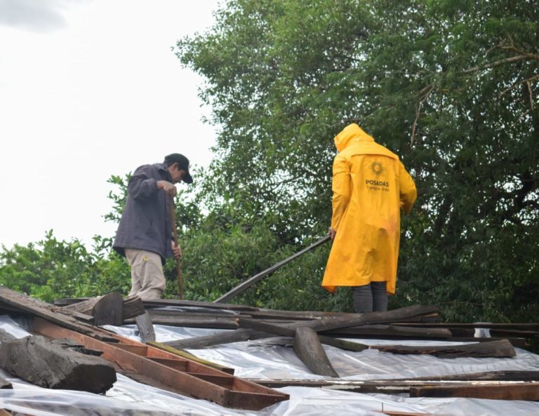 Temporal: refuerzan acciones de asistencias en los barrios posadeños imagen-40