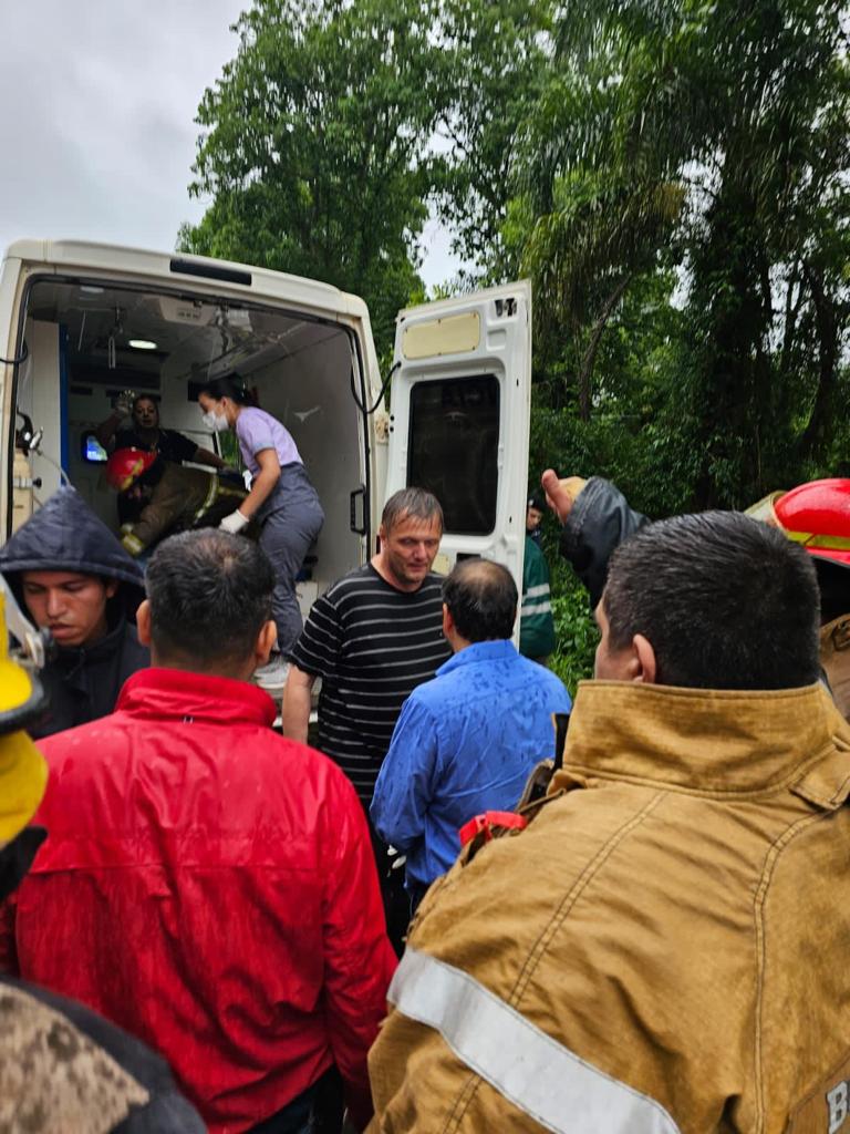 El Gobernador colaboró en la asistencia a víctimas de grave accidente en Puerto Iguazú imagen-12