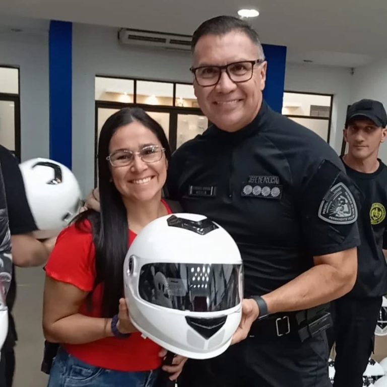 Más de 140 motociclistas que finalizaron la capacitación en conducción recibieron cascos homologados imagen-31