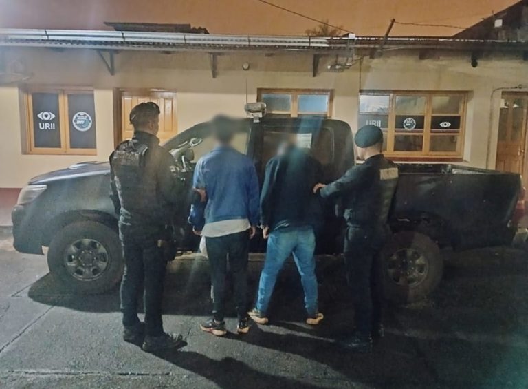 Reconocidos delincuentes fueron detenidos por la policía tras delinquir en un comercio obereño imagen-22