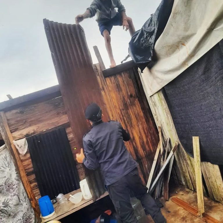 Posadas fue la mayor afectada por el temporal, con voladuras de techos, caída de granizo, inundaciones repentinas de casas y calles imagen-15