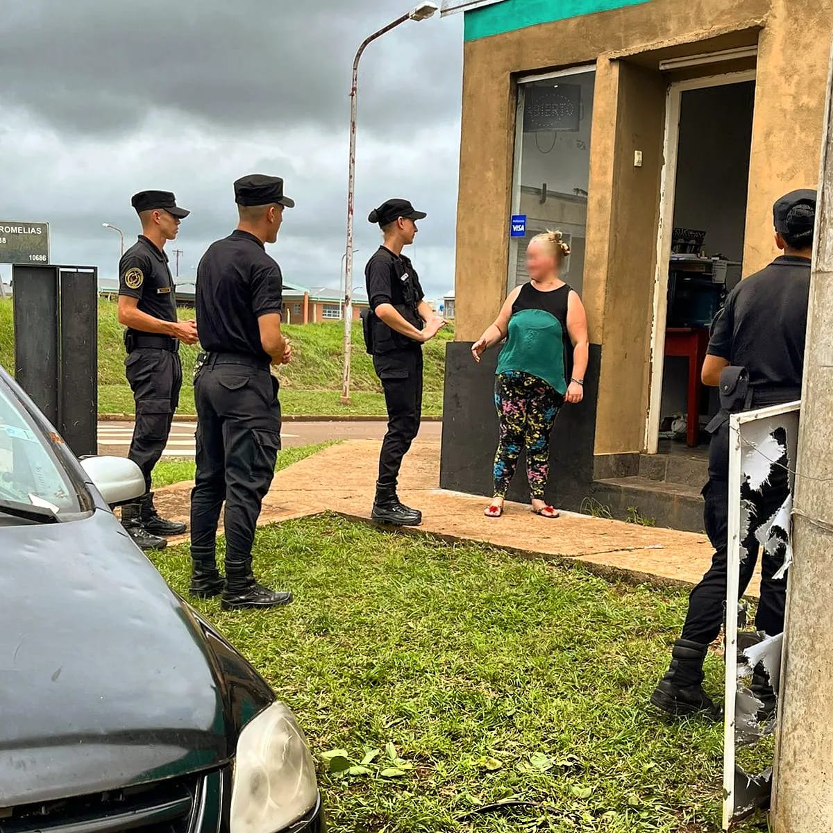 La Policía de Misiones continúa colaborando con los vecinos afectados por el temporal imagen-8