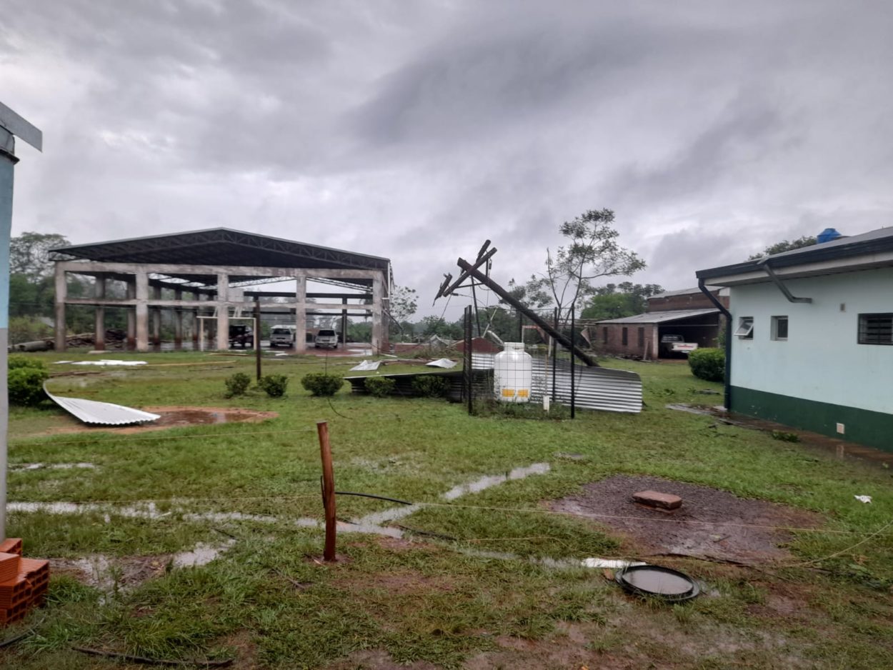 Más de 50 familias, 3 comercios y 2 industrias de Leandro N. Alem fueron afectadas por el temporal   imagen-6