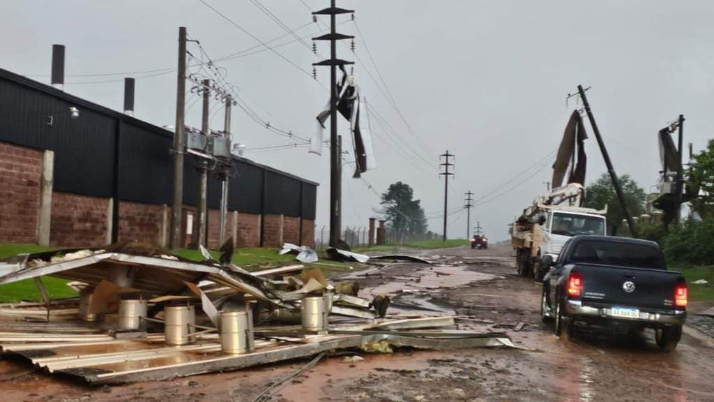 Más de 50 familias, 3 comercios y 2 industrias de Leandro N. Alem fueron afectadas por el temporal   imagen-4