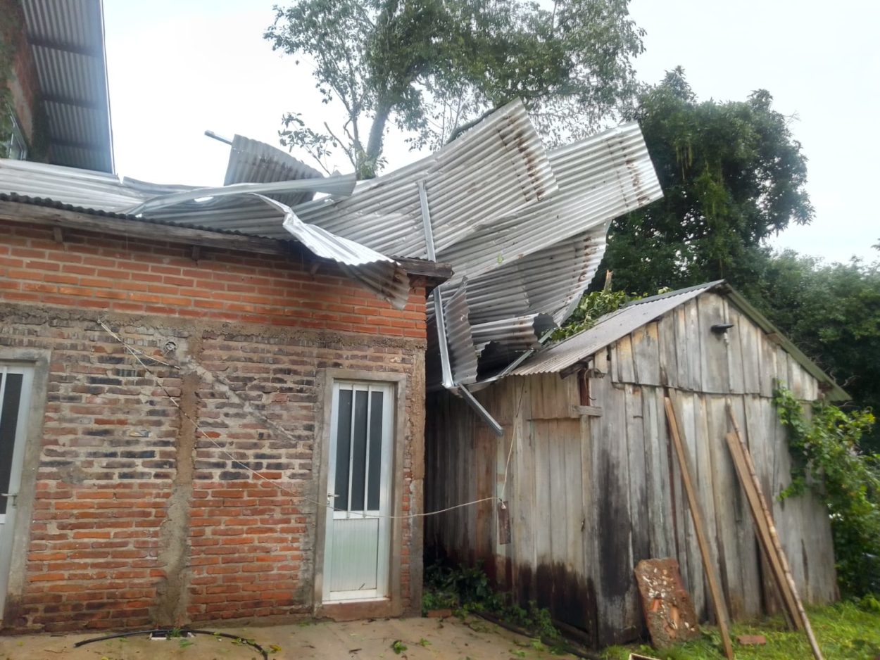 Salud Pública asiste a misioneros afectados por el temporal imagen-40