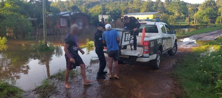 Varias familias fueron evacuadas en Panambí ante la crecida constante del río Uruguay imagen-47